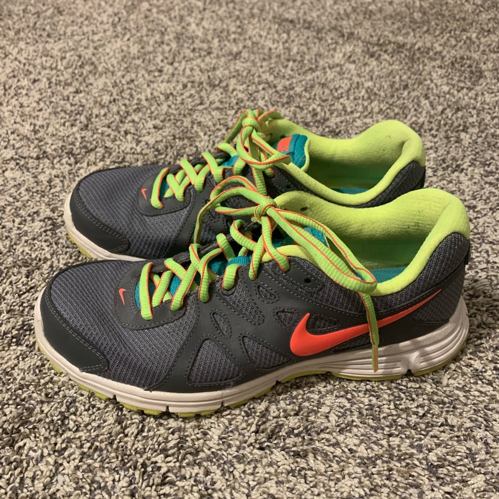 Vintage Nike Women's Size 7.5 Running Shoes - Gray